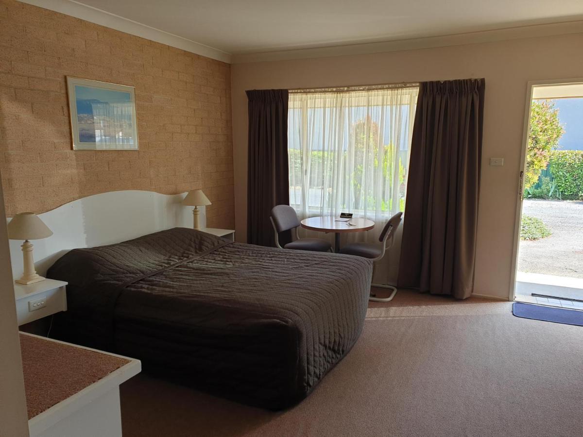 Blayney Central Motel Bagian luar foto
