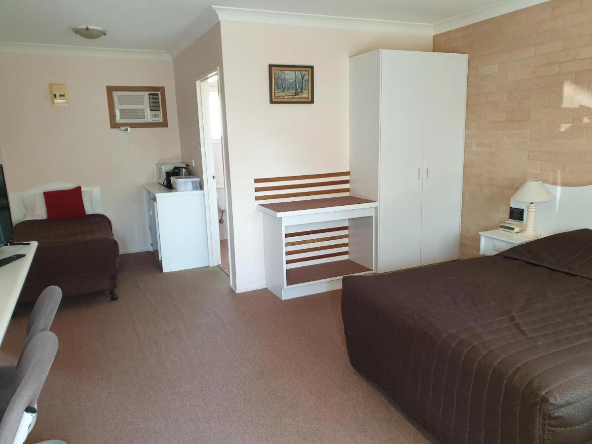Blayney Central Motel Bagian luar foto