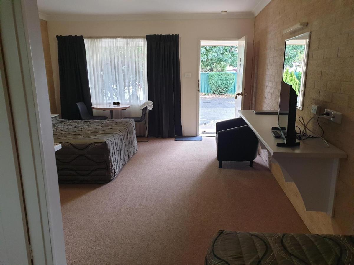 Blayney Central Motel Bagian luar foto