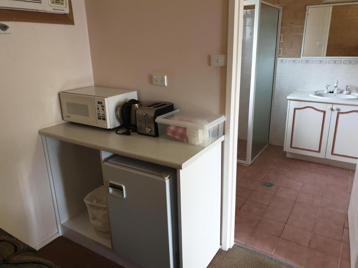 Blayney Central Motel Bagian luar foto