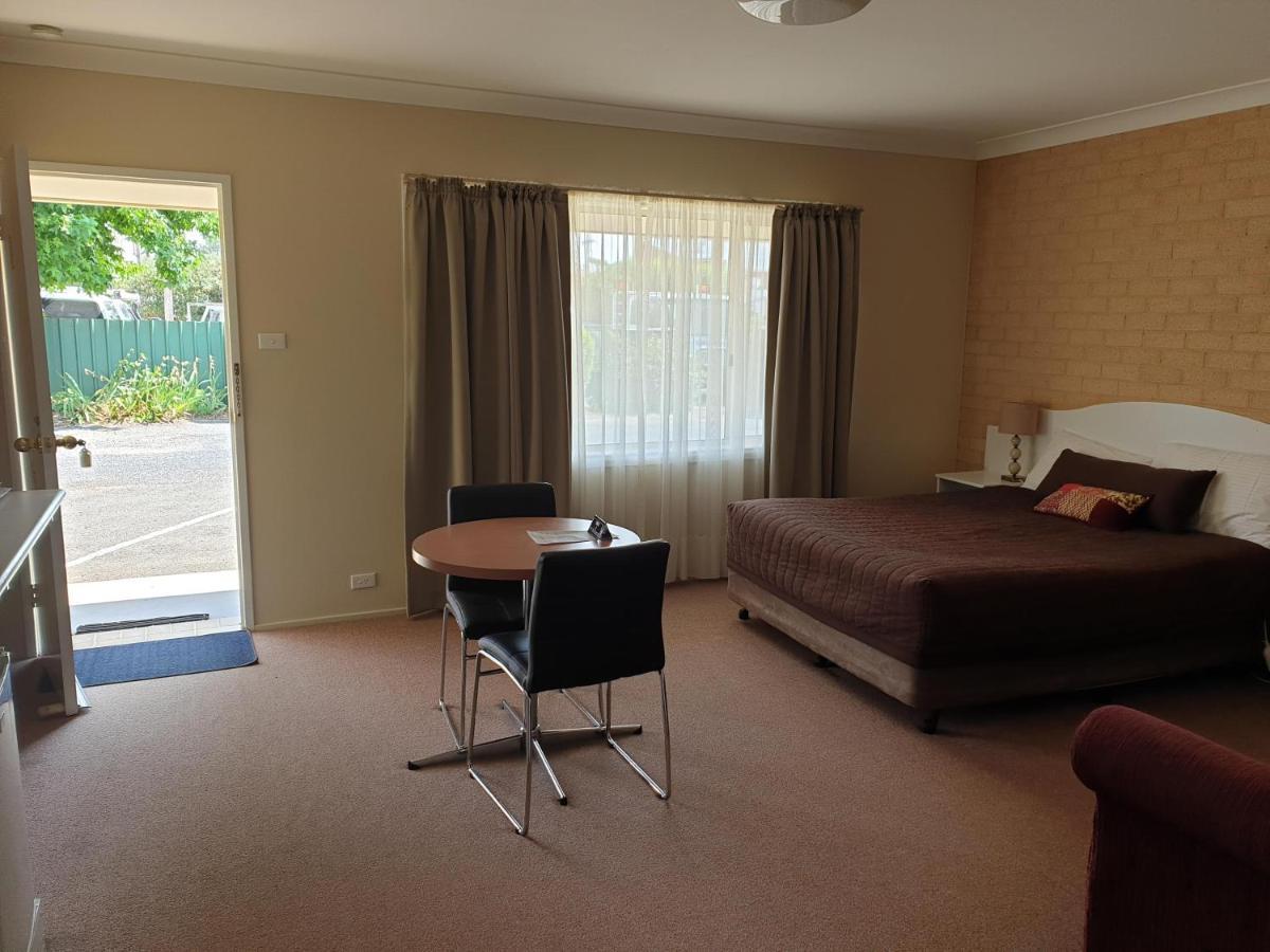 Blayney Central Motel Bagian luar foto